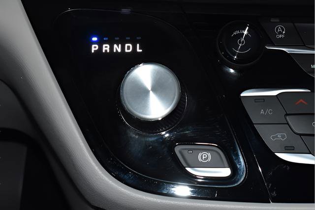 Used 2024 Chrysler Pacifica Touring-L FWD image 18