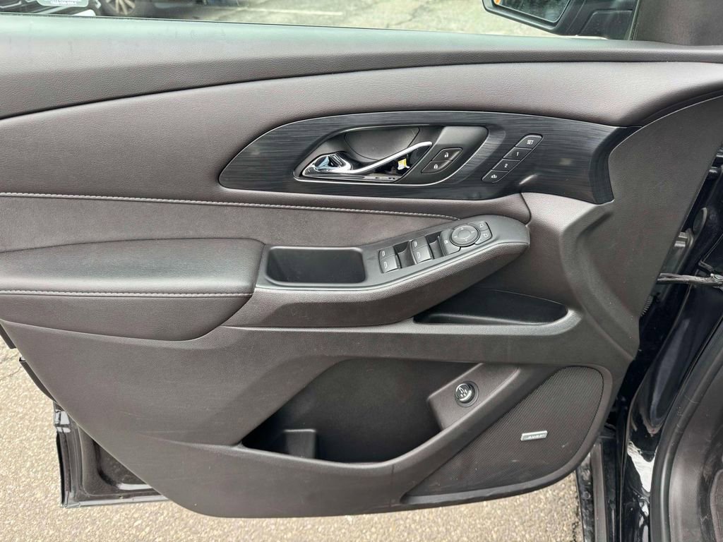 Used 2021 Chevrolet Traverse High Country image 16
