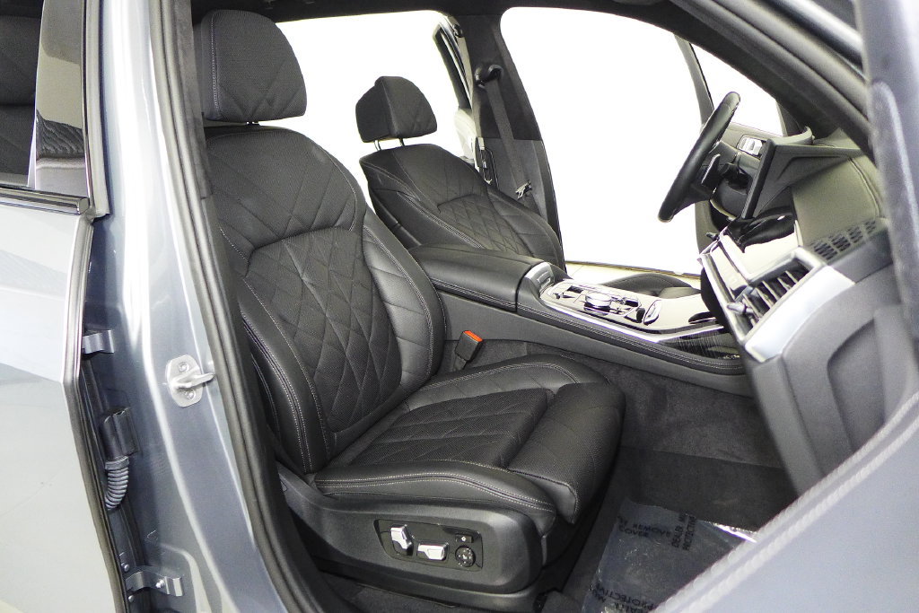 Used 2024 BMW X7 xDrive40i w/ M Sport Package AWD/4WD image 19