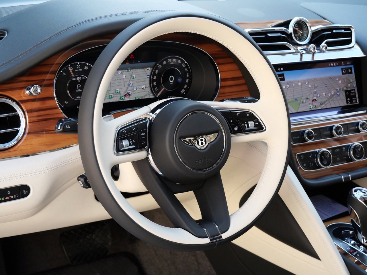 New 2025 Bentley Bentayga Plug-In Hybrid image 13