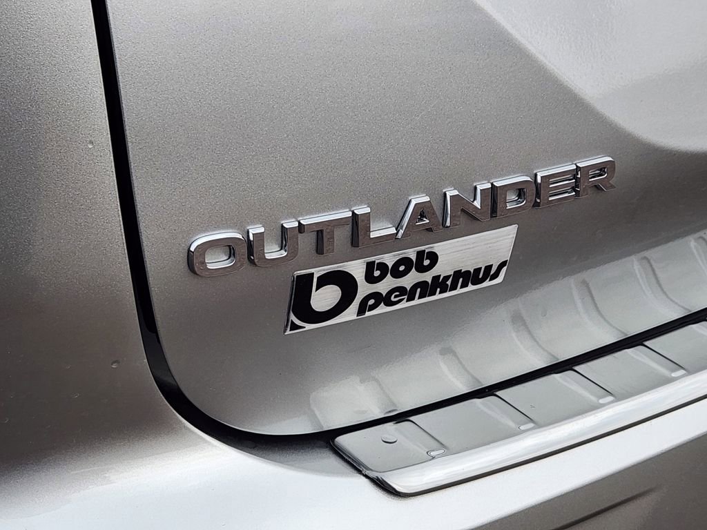 Used 2023 Mitsubishi Outlander 4WD Plug-In Hybrid image 31
