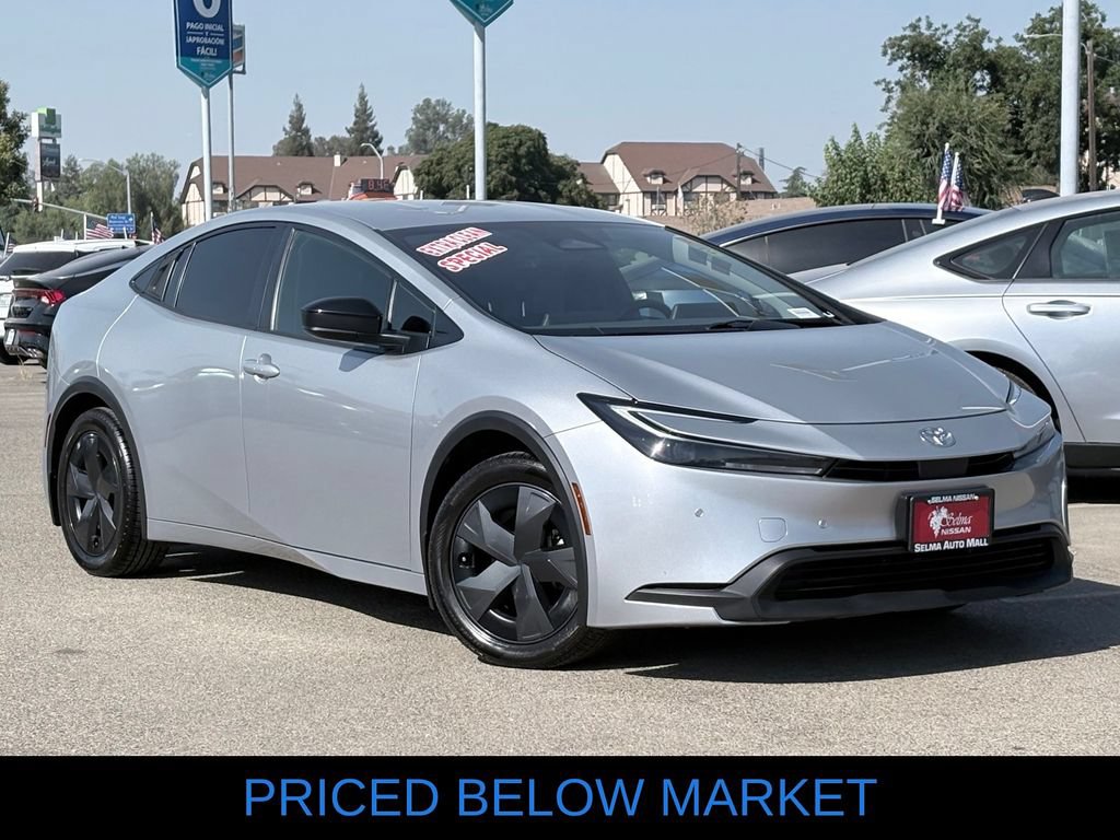 Used 2024 Toyota Prius LE FWD image 2
