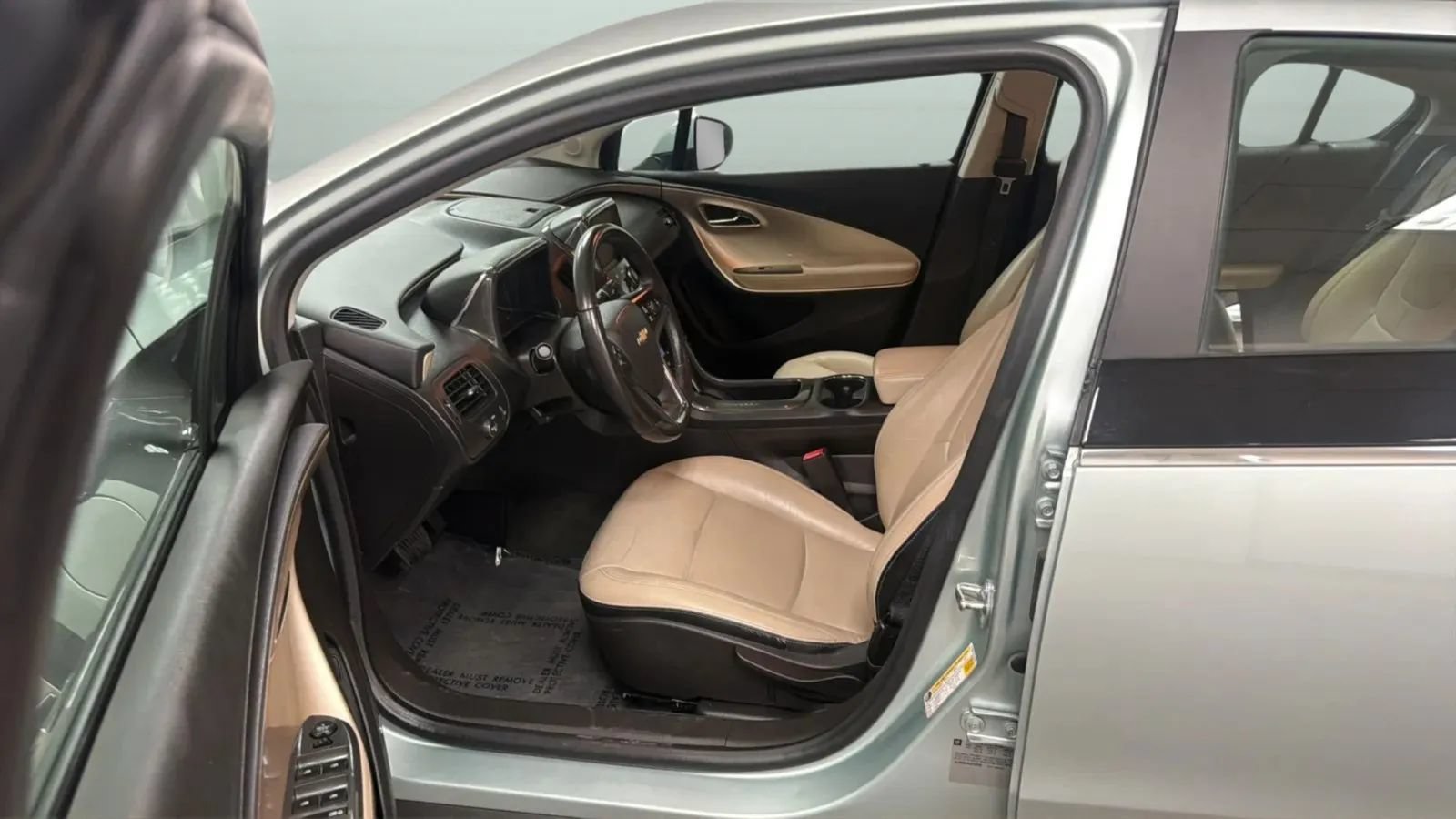 Used 2012 Chevrolet Volt Premium w/ Premium Trim Package FWD image 21