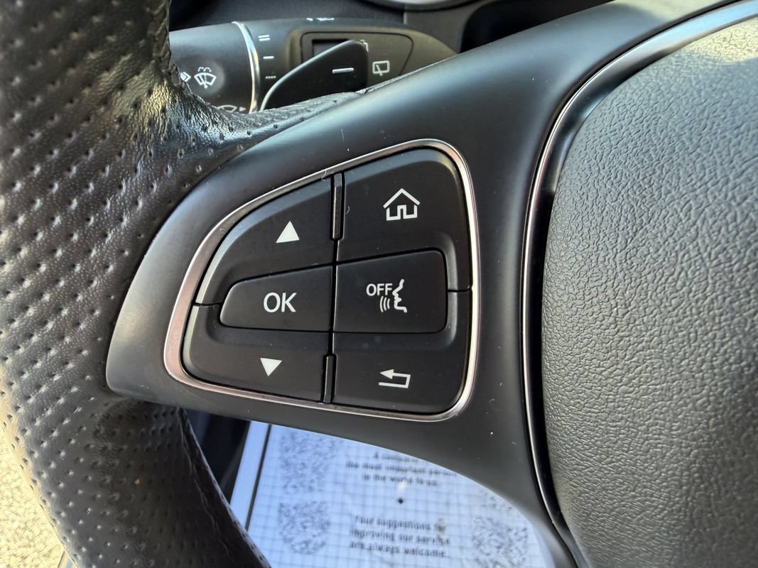 Used 2019 Mercedes-Benz GLC 300 4MATIC w/ Premium Package image 21