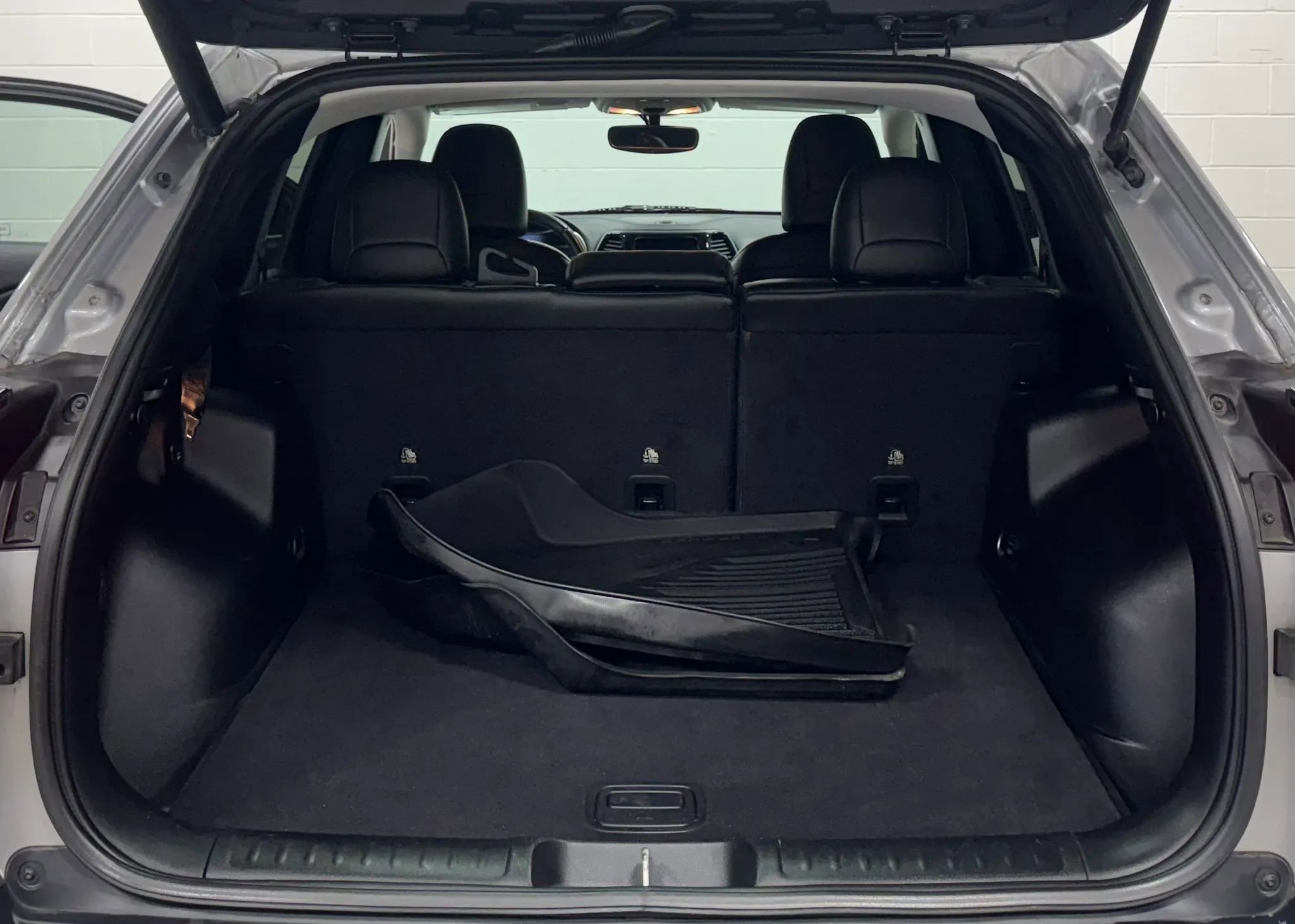 Used 2019 Jeep Cherokee Limited image 26