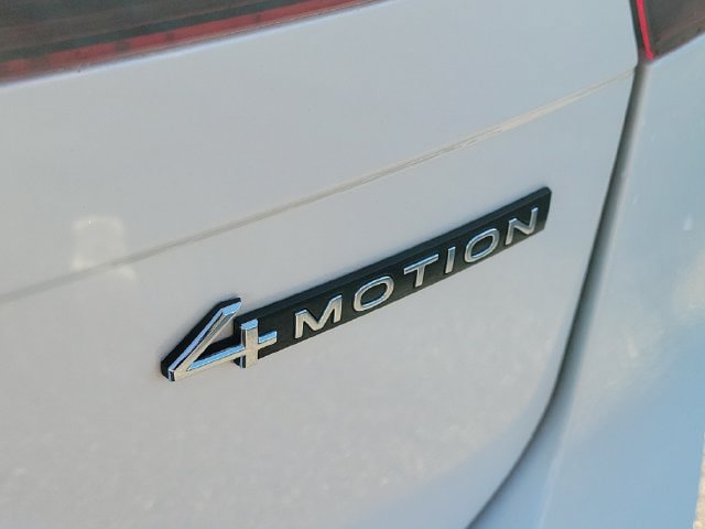 Certified 2024 Volkswagen Tiguan SEL R-Line AWD/4WD image 7