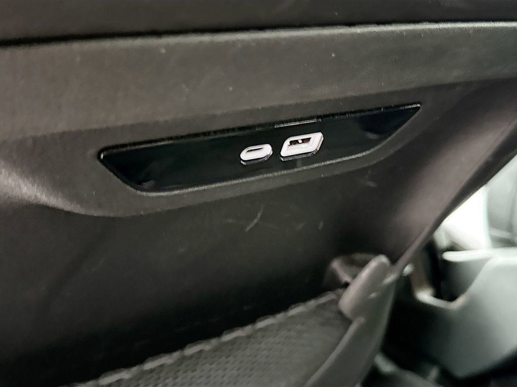 Used 2025 Chrysler Pacifica Select image 29