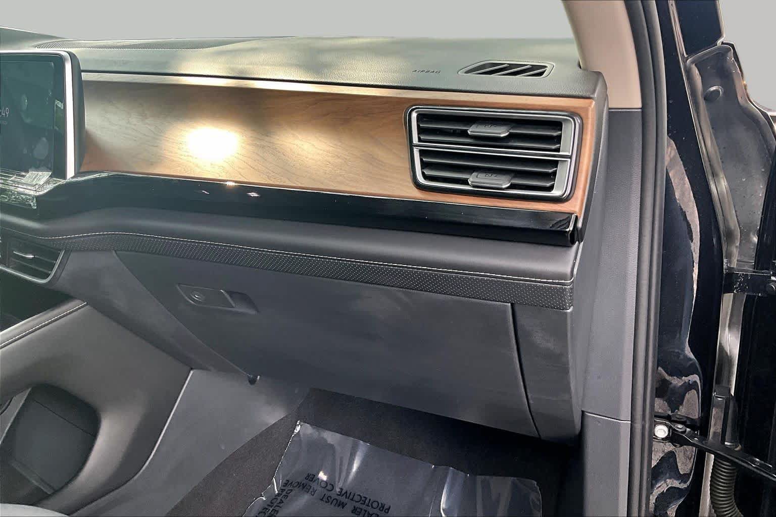 Certified 2024 Volkswagen Atlas SE FWD image 19