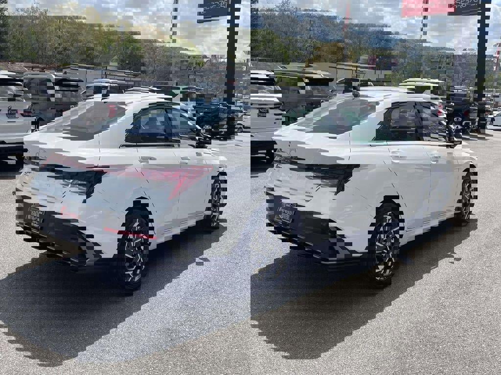 New 2026 Hyundai Elantra Limited image 24