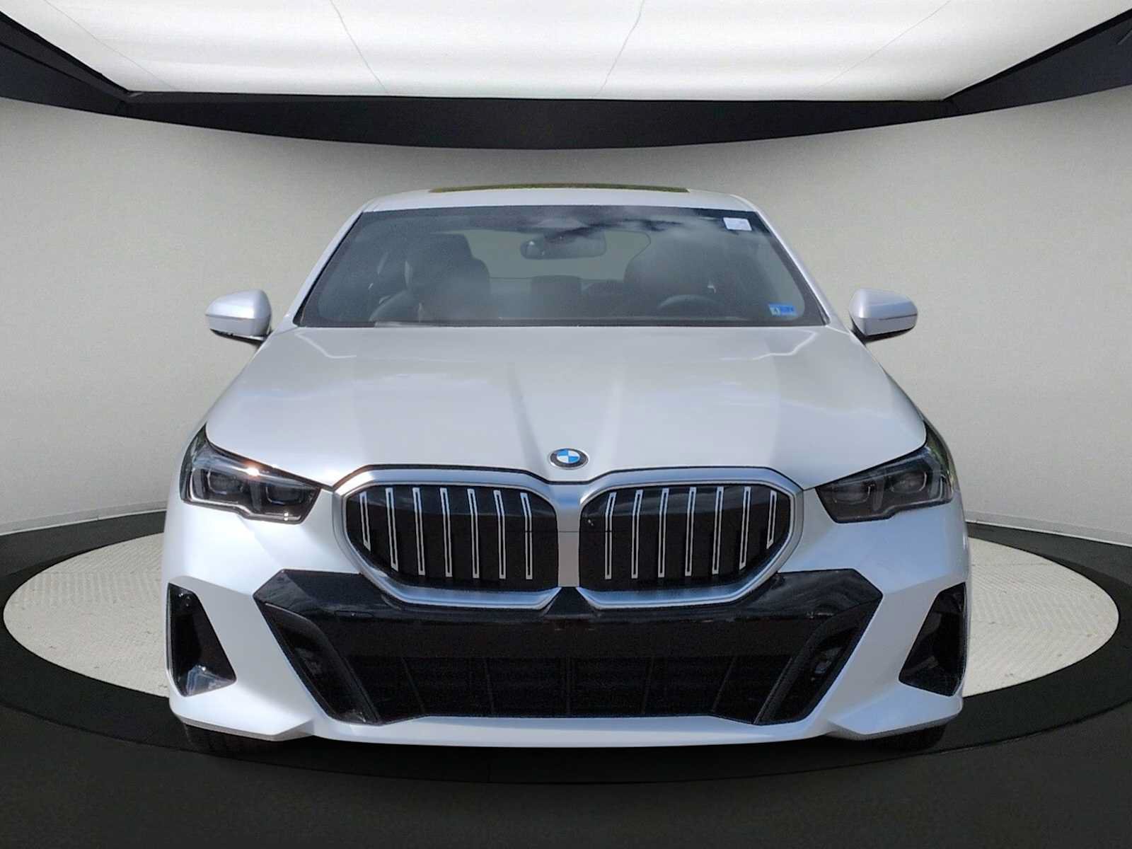 Used 2027 BMW 530i xDrive w/ M Sport Package AWD/4WD image 3