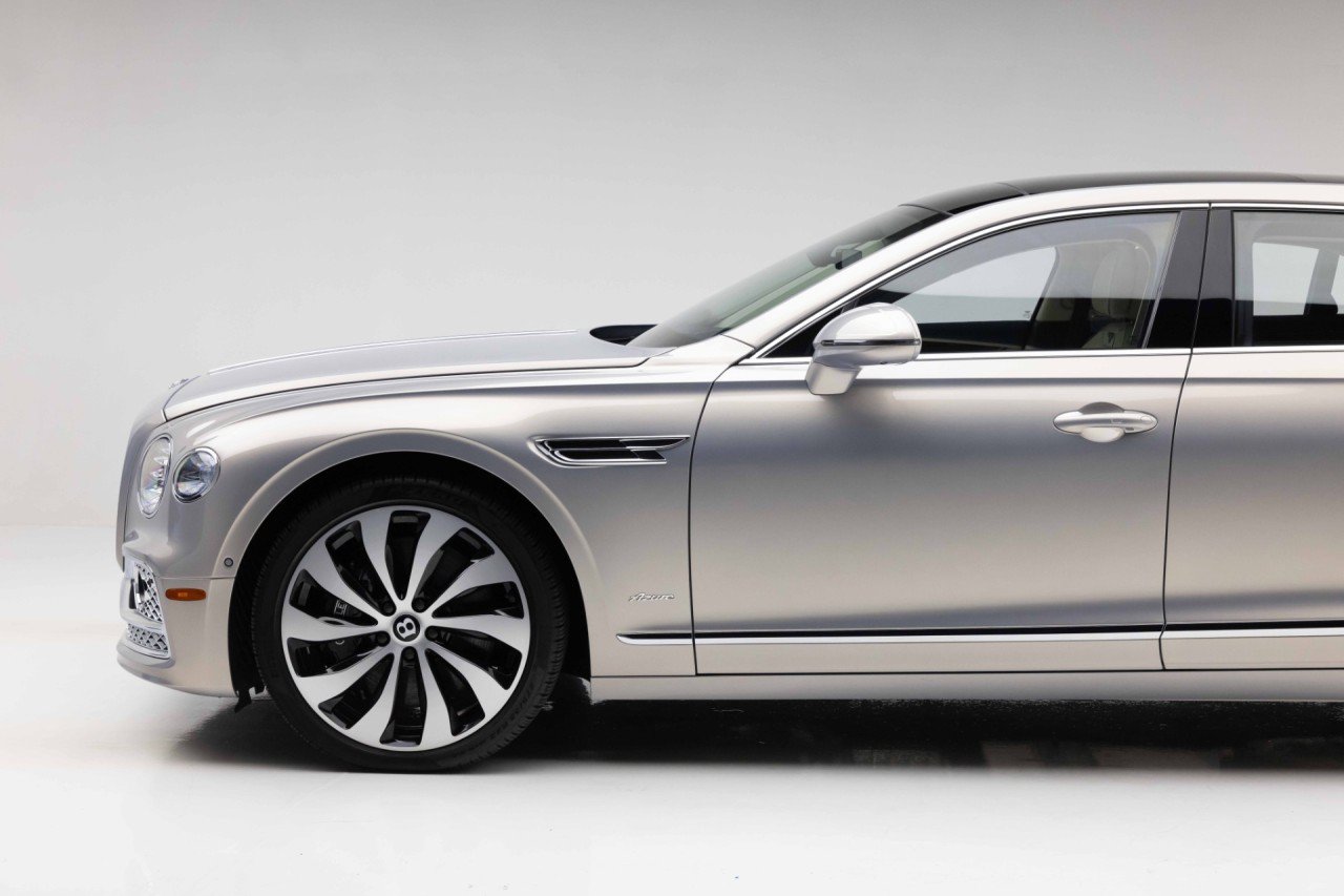 Used 2024 Bentley Flying Spur Azure AWD/4WD image 21
