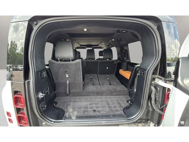 Used 2023 Land Rover Defender 130 X-Dynamic SE AWD/4WD image 32