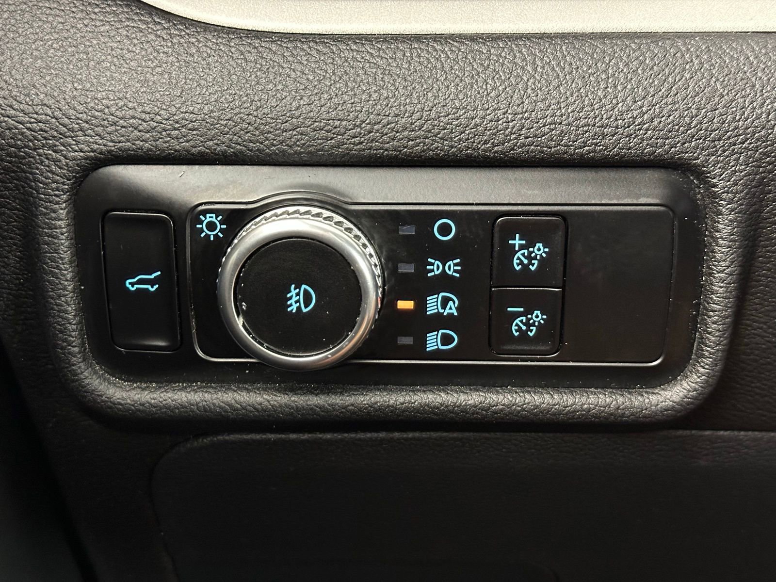 Used 2023 Ford Explorer XLT w/ Equipment Group 202A image 35