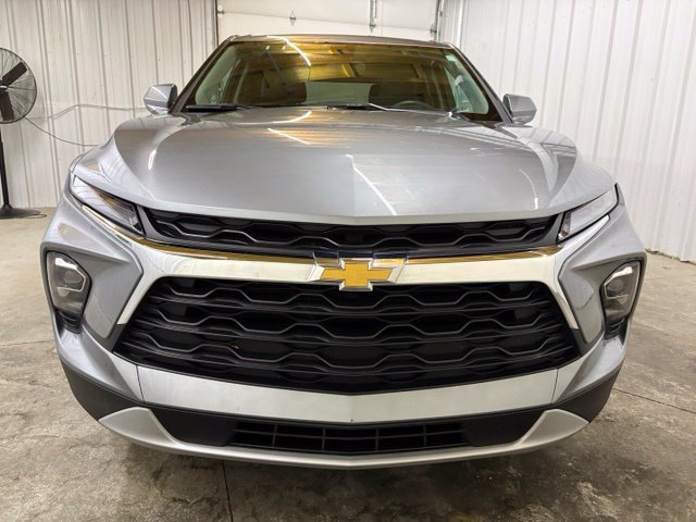 Used 2025 Chevrolet Blazer LT FWD image 2