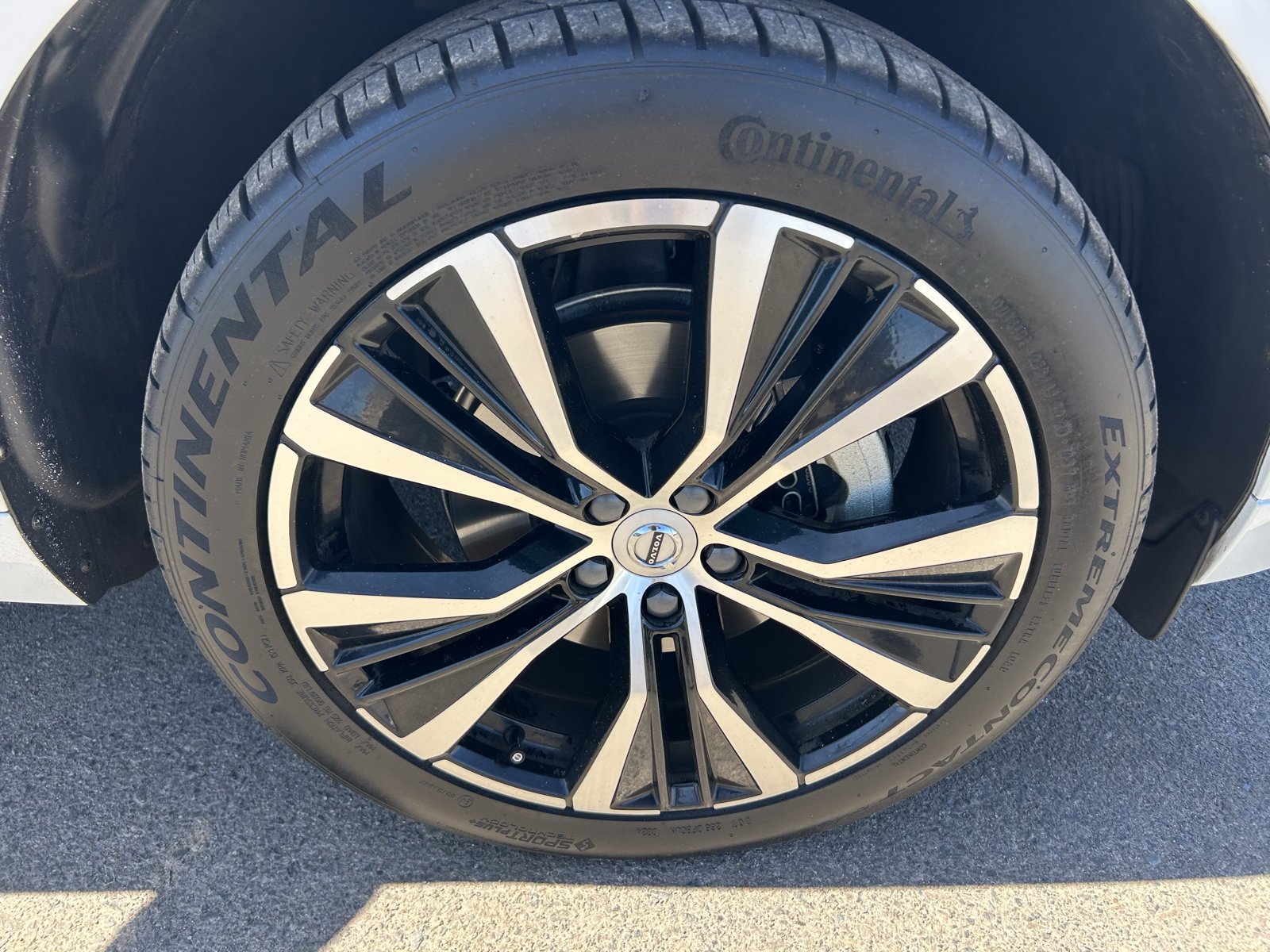 Used 2023 Volvo XC60 B5 Plus w/ Protection Package AWD/4WD image 9