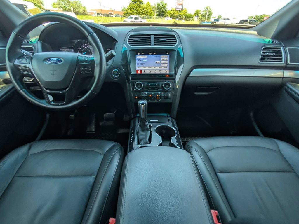 Used 2017 Ford Explorer XLT w/ Equipment Group 202A FWD image 14