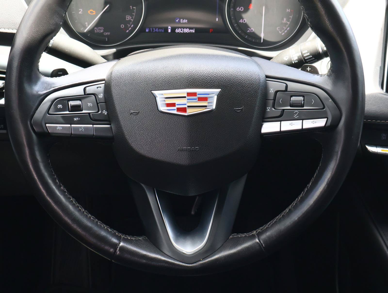 Used 2022 Cadillac XT4 Premium Luxury w/ Technology Package FWD image 14