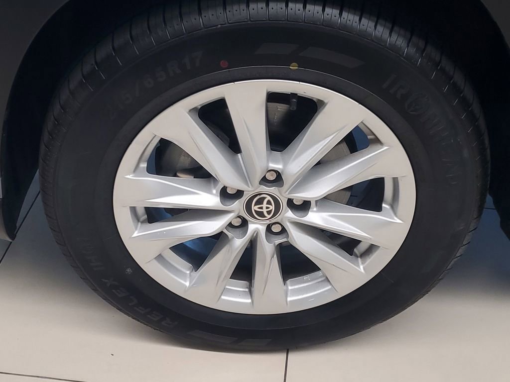 Certified 2024 Toyota Corolla Cross LE image 4