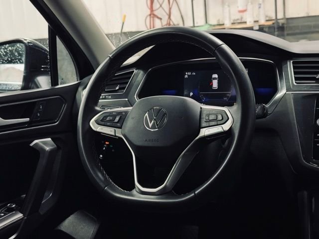 Used 2022 Volkswagen Tiguan SE w/ Panoramic Sunroof Package image 23