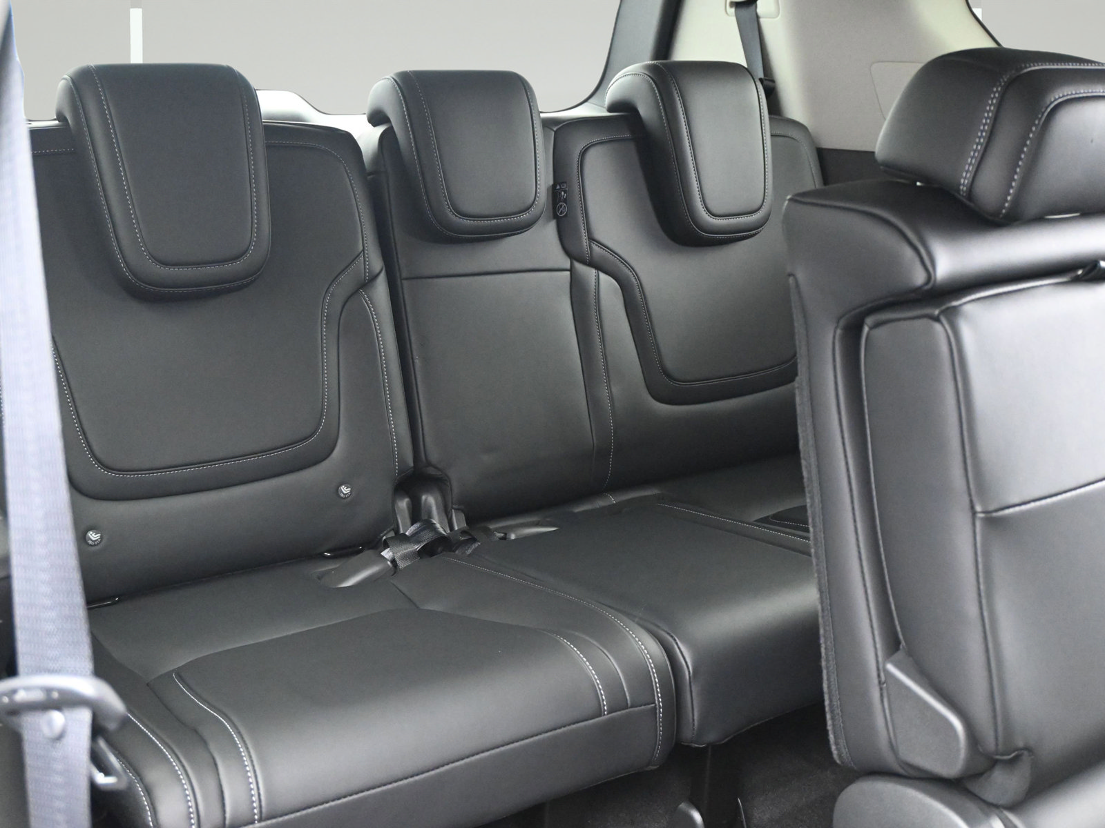 Certified 2025 Nissan Armada SV AWD/4WD image 14