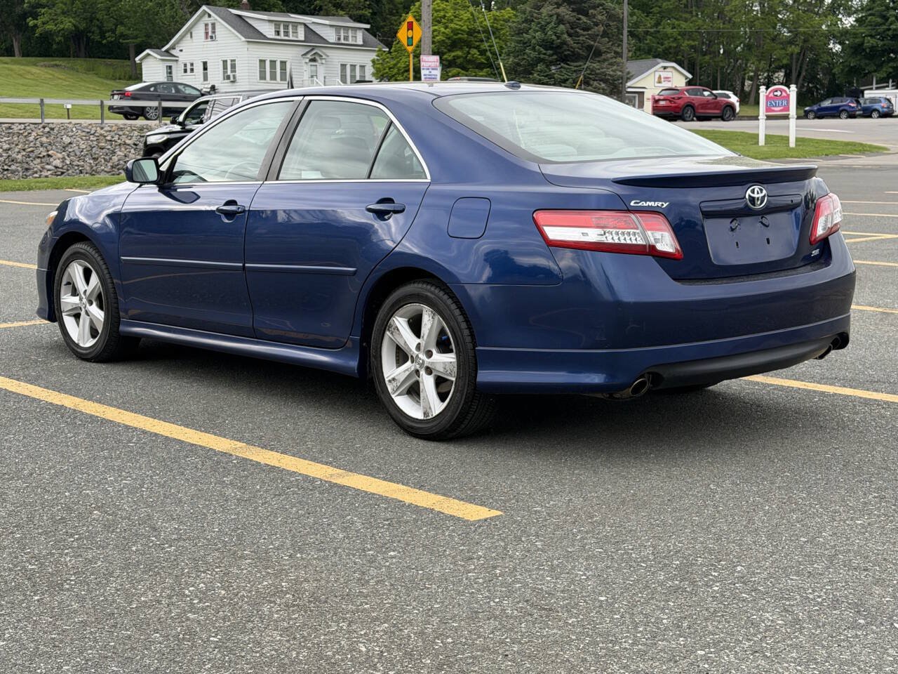Used 2010 Toyota Camry SE FWD image 4