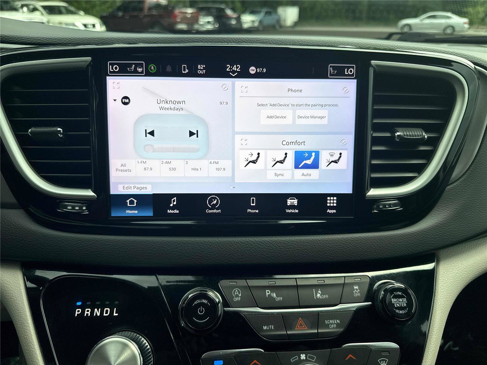 Used 2023 Chrysler Pacifica Touring-L FWD image 21