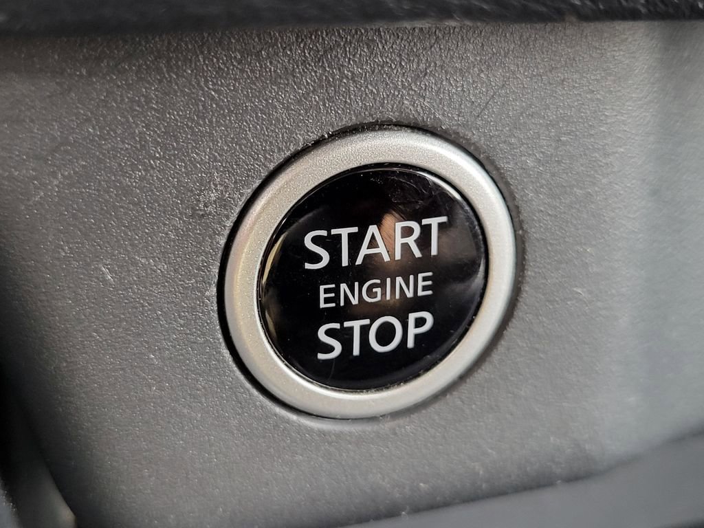 Used 2023 Nissan Rogue SV image 33