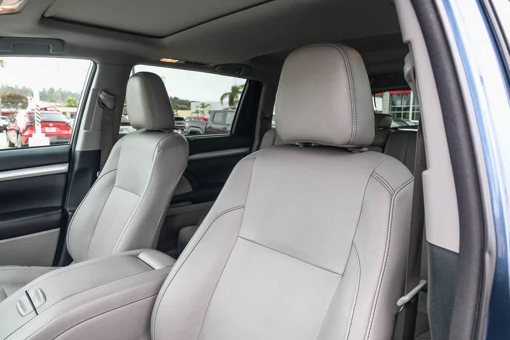 Used 2017 Toyota Highlander XLE FWD image 17