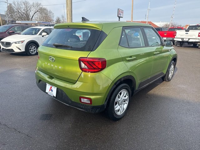 Used 2022 Hyundai Venue SE image 3