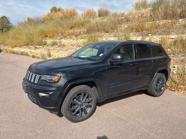 Used 2022 Jeep Grand Cherokee Laredo X AWD/4WD image 2