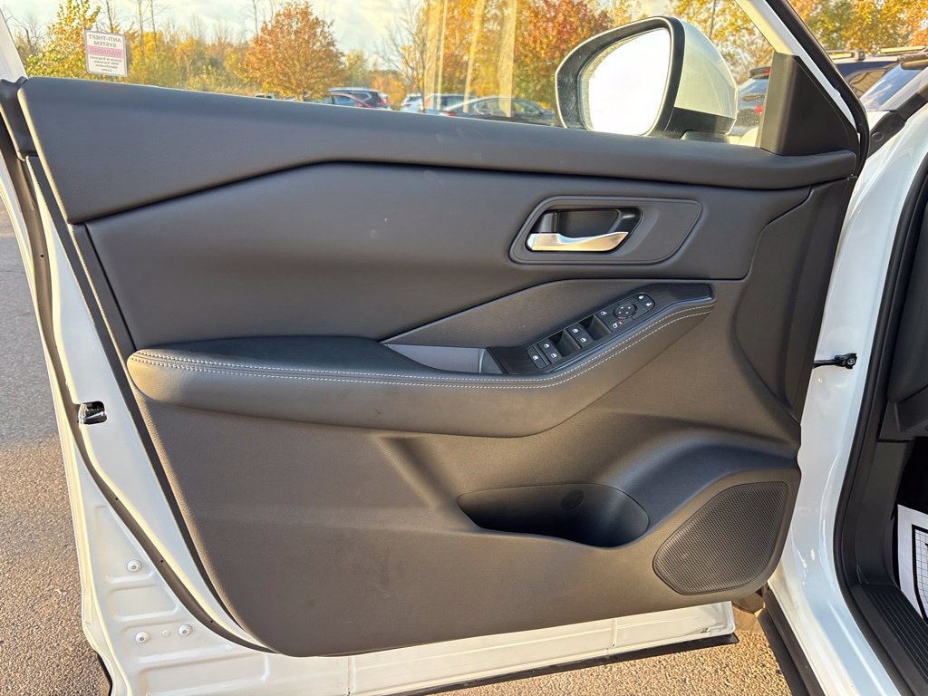Certified 2026 Nissan Rogue SV AWD/4WD image 22