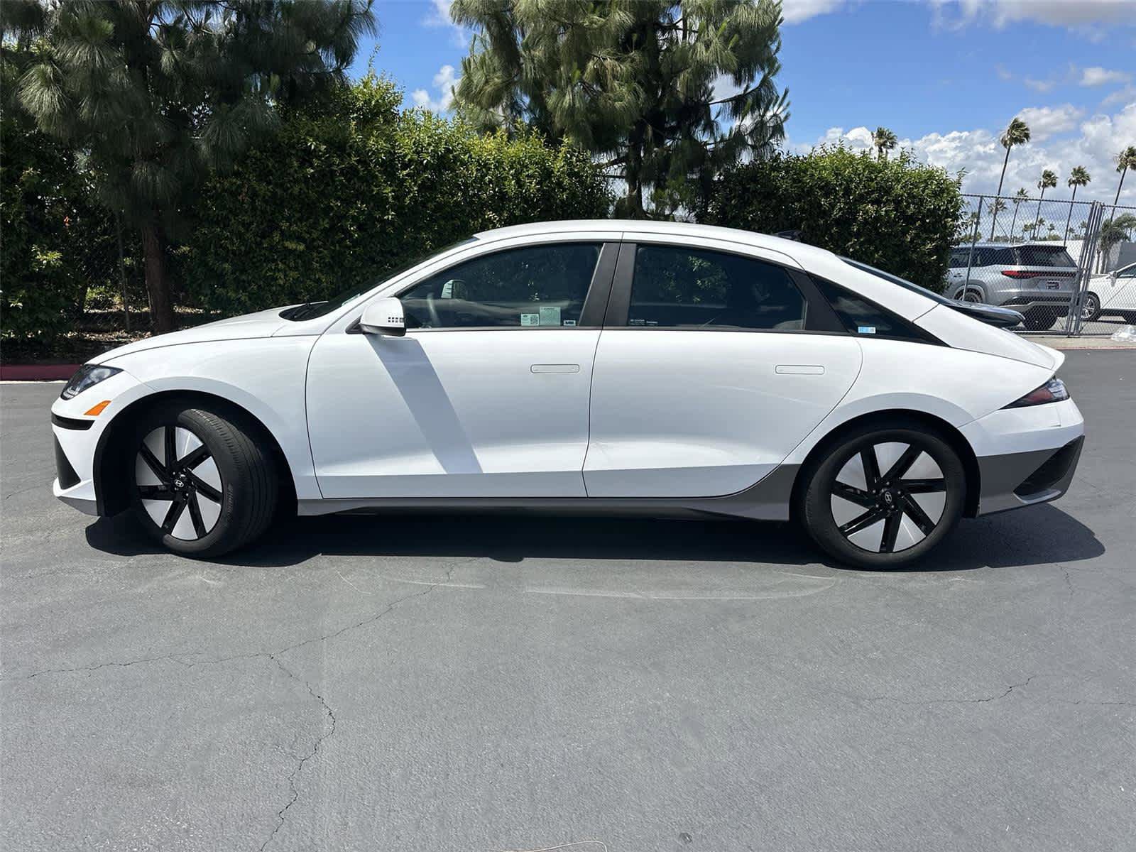 Used 2024 Hyundai Ioniq 6 SE RWD image 3