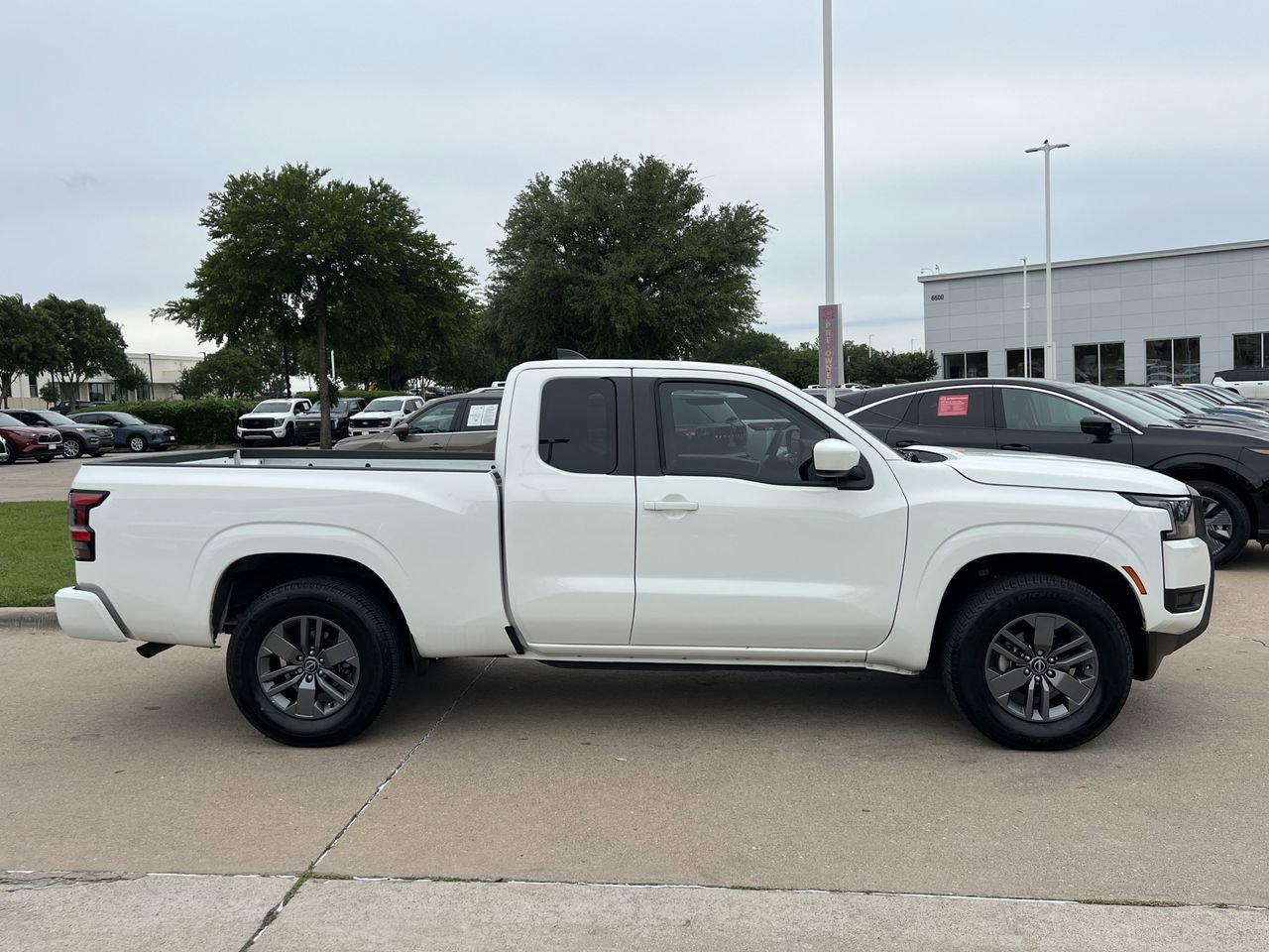 Certified 2025 Nissan Frontier SV RWD image 3