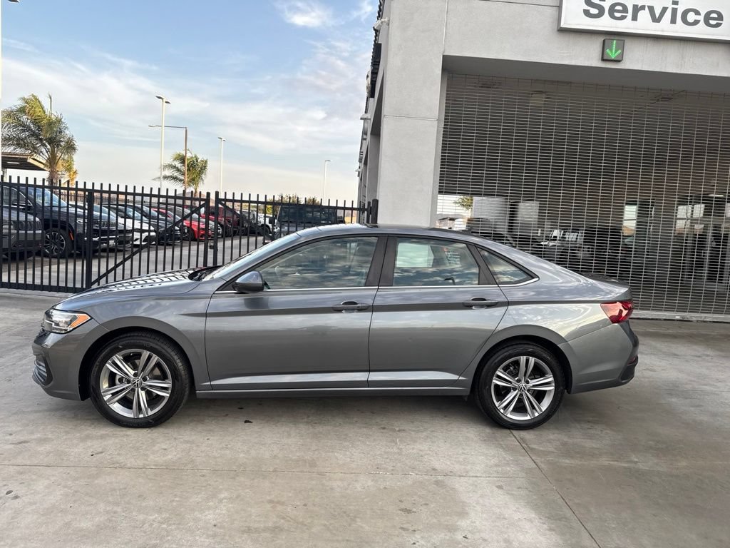 Used 2024 Volkswagen Jetta SE FWD image 5