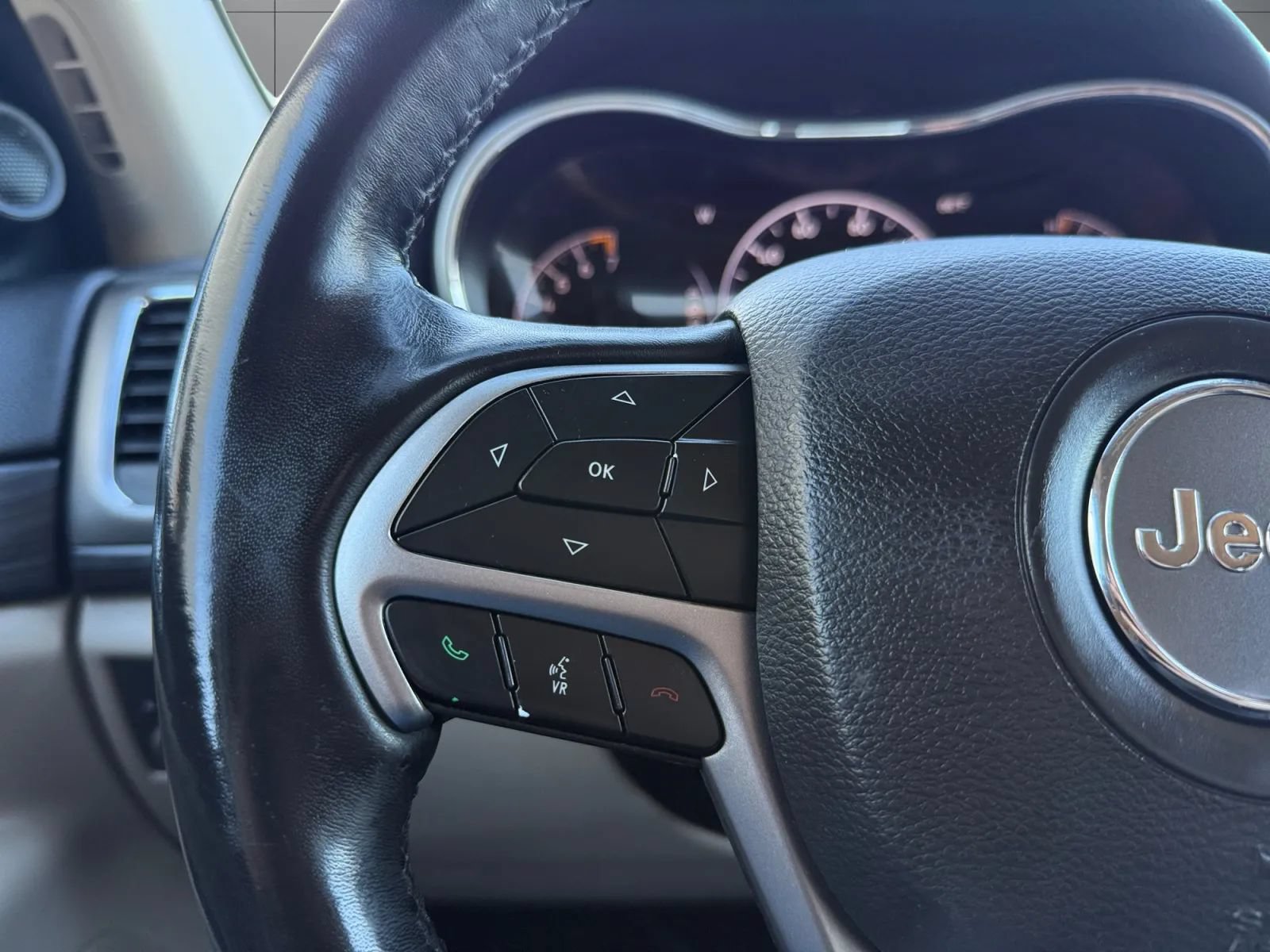 Used 2019 Jeep Grand Cherokee Laredo AWD/4WD image 27