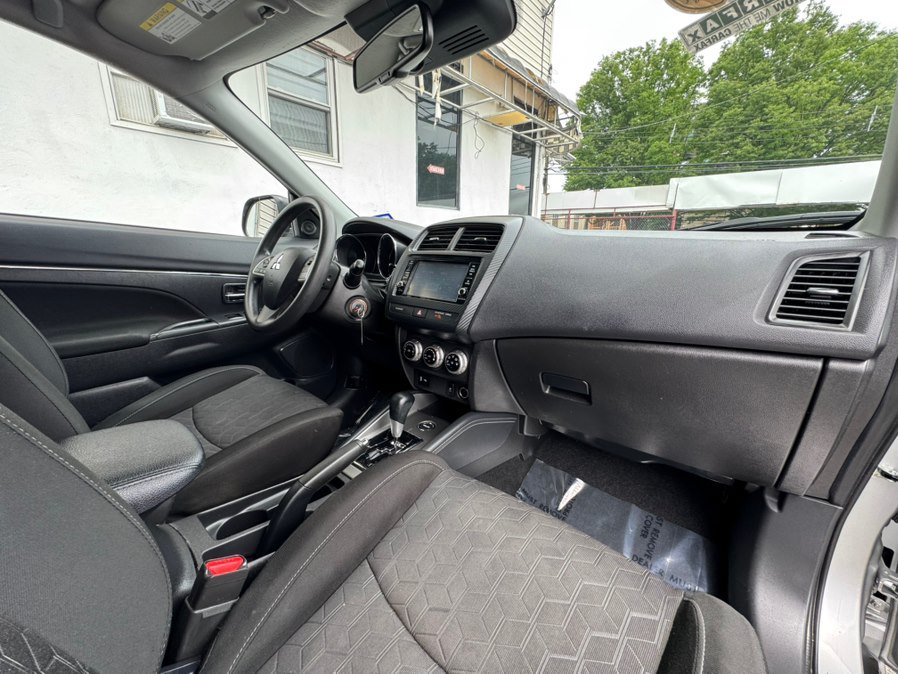 Used 2024 Mitsubishi Outlander Sport SE AWD/4WD image 29