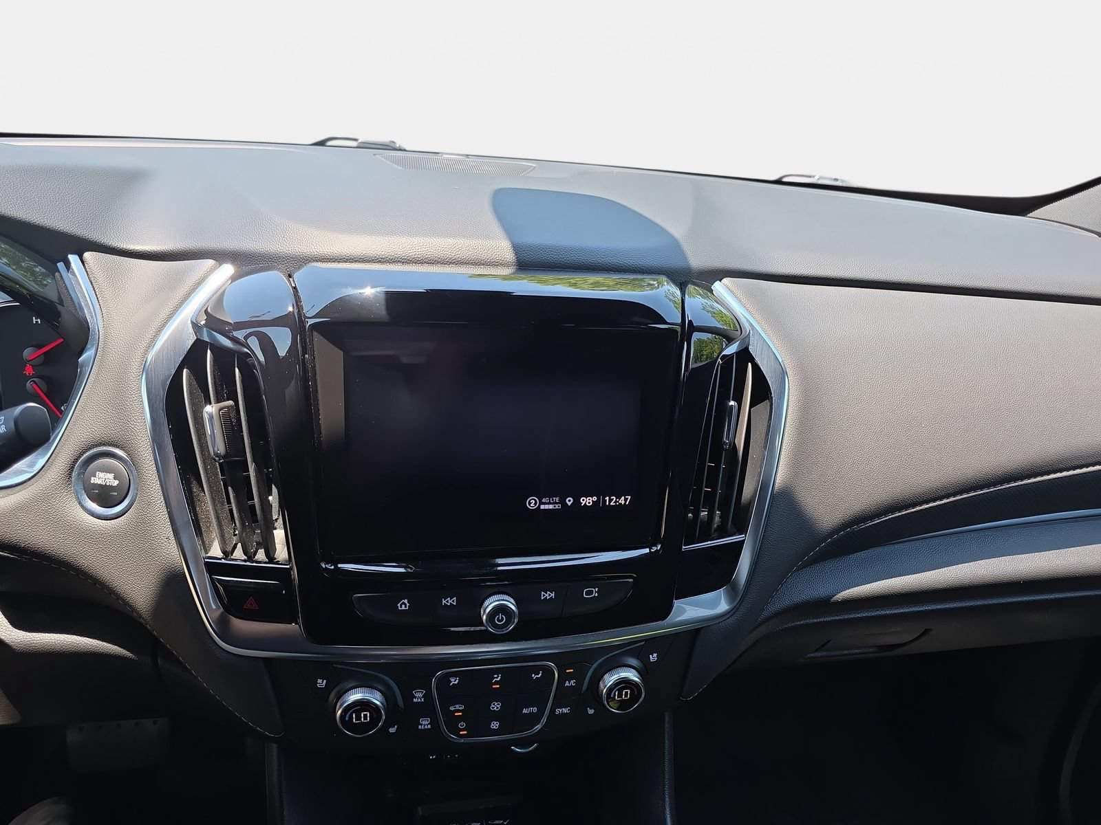 Used 2023 Chevrolet Traverse Premier FWD image 21