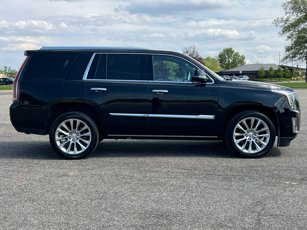 Used 2019 Cadillac Escalade Premium Luxury AWD/4WD image 50