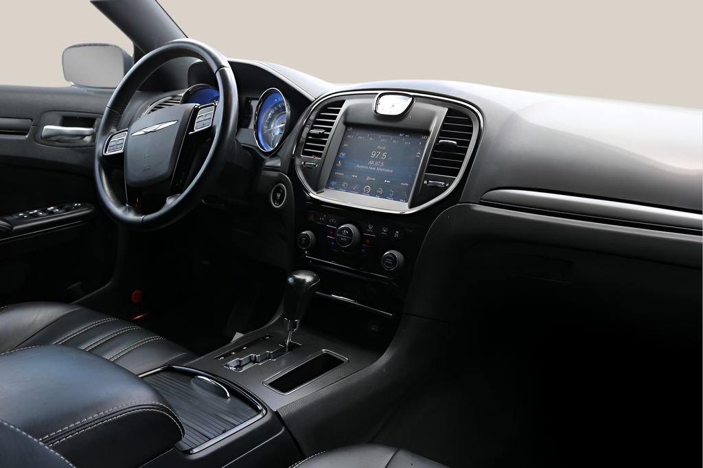 Used 2014 Chrysler 300 S RWD image 19
