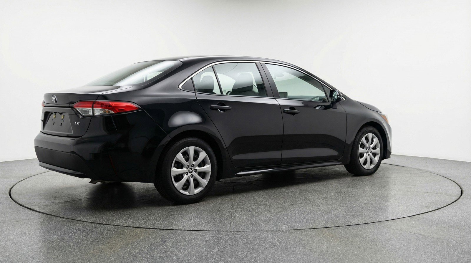 Used 2025 Toyota Corolla LE image 9
