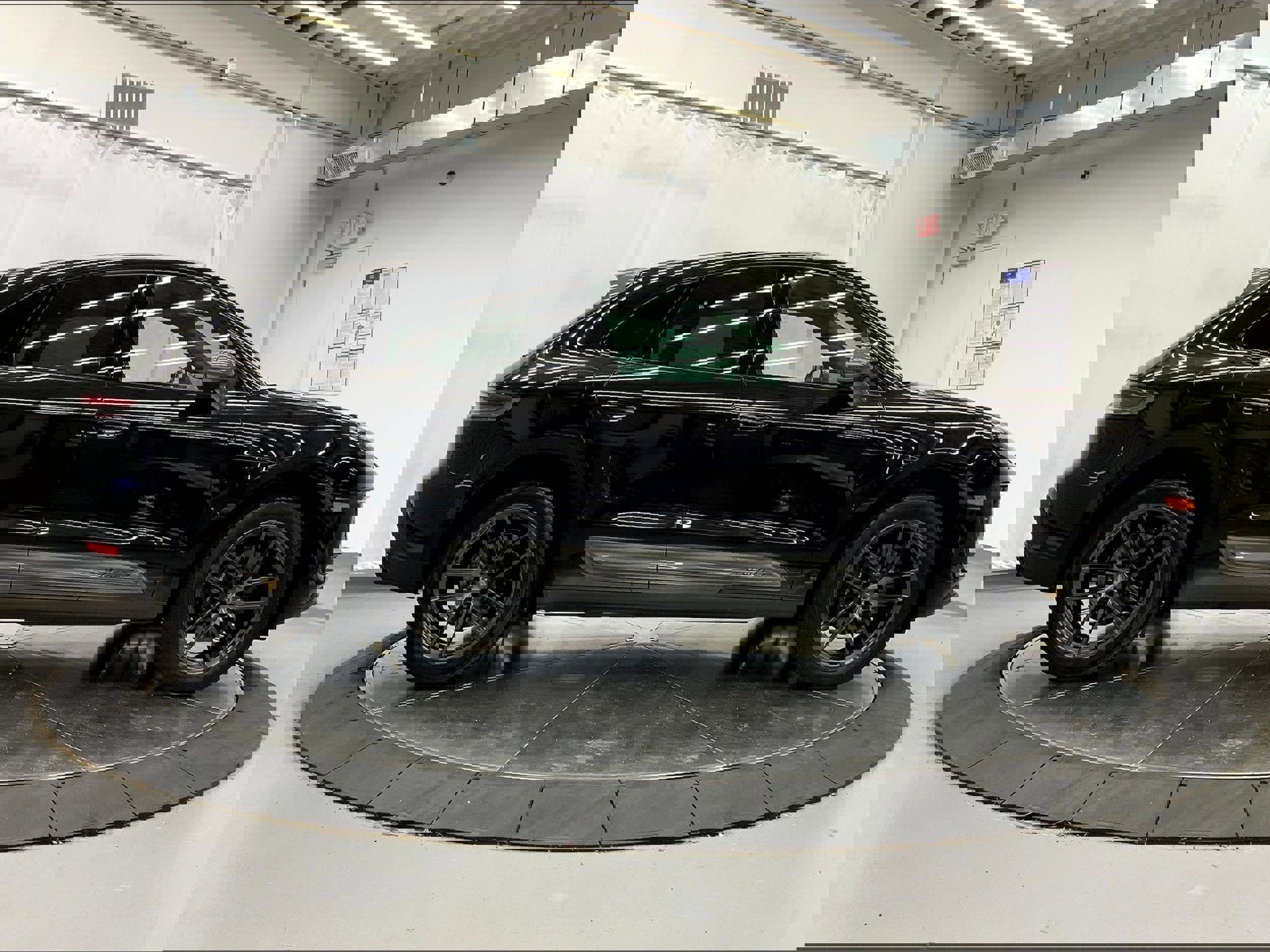 Used 2023 Porsche Macan Turbo image 8