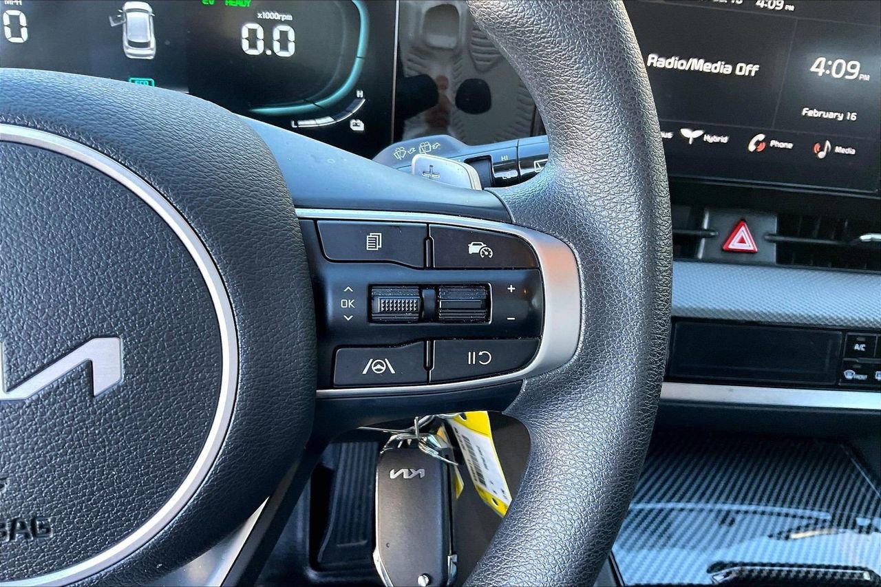 Used 2025 Kia Sportage LX image 27