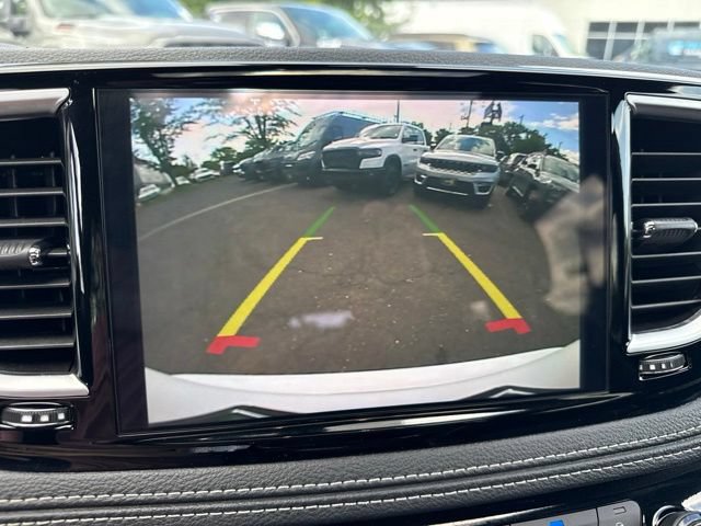 Used 2025 Chrysler Pacifica Limited FWD image 15