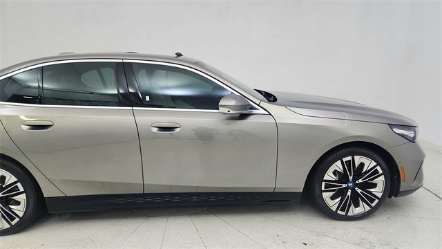 Used 2025 BMW i5 xDrive40 image 8