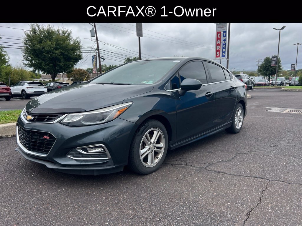Used 2018 Chevrolet Cruze LT w/ Sun And Sound Package FWD image 3