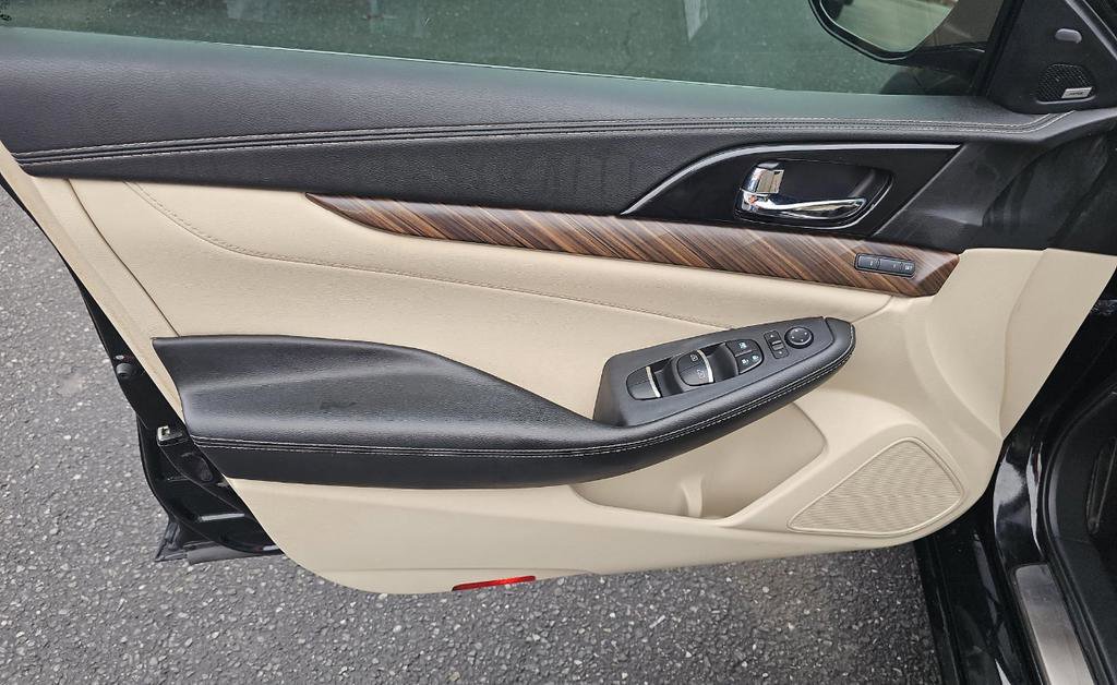 Used 2018 Nissan Maxima Platinum FWD image 10