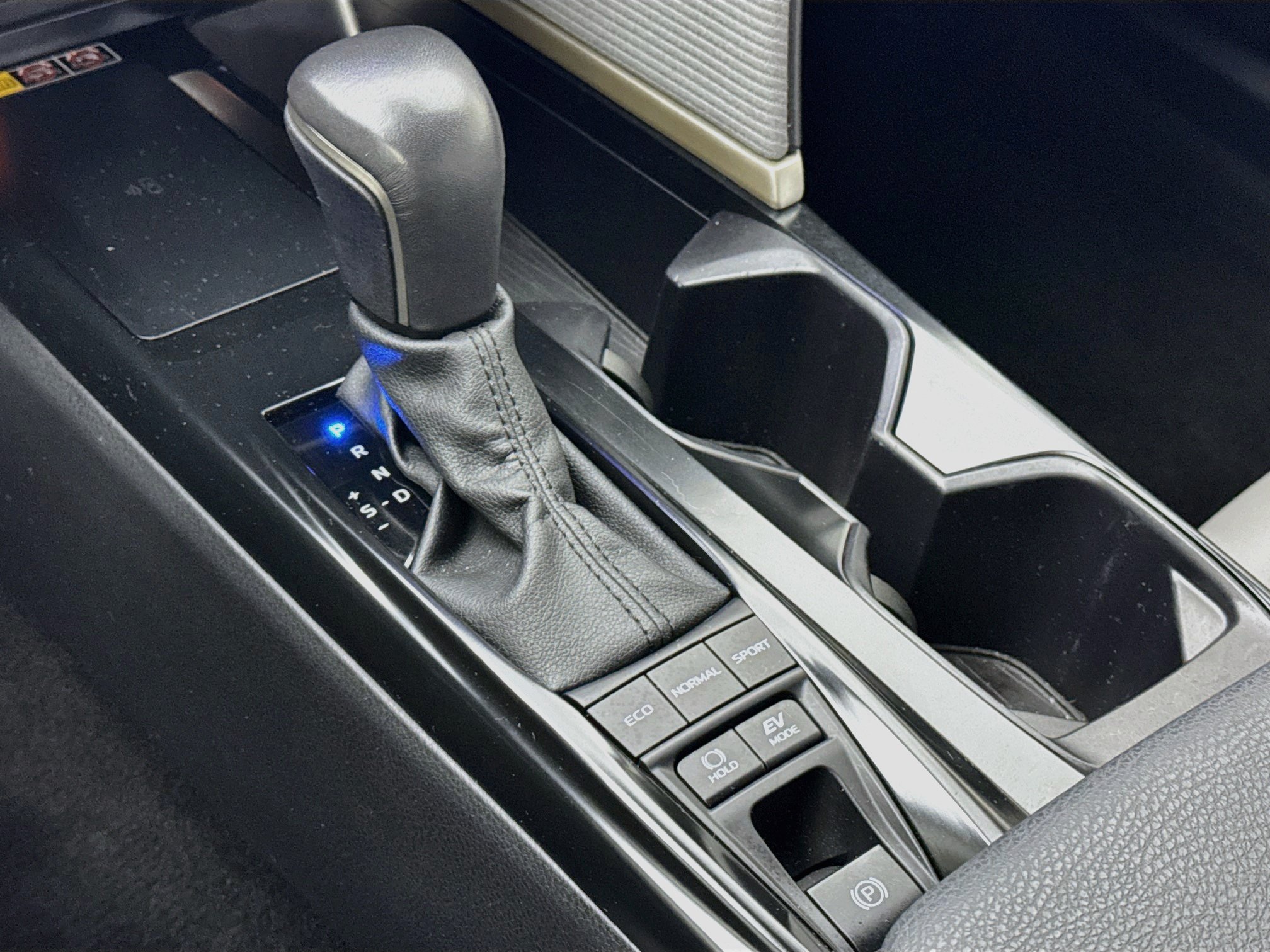 Used 2025 Toyota Camry SE AWD/4WD image 16