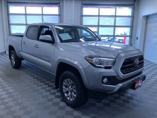 Used 2018 Toyota Tacoma SR5 AWD/4WD image 8