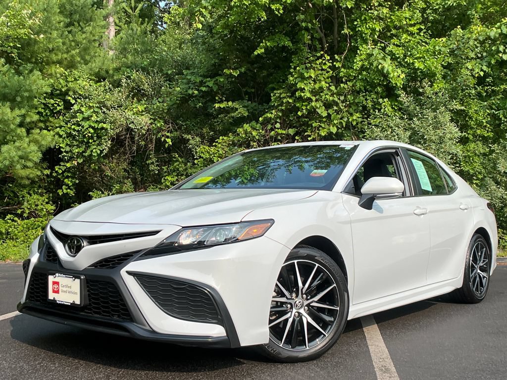 Used 2024 Toyota Camry SE w/ Cold Weather Package