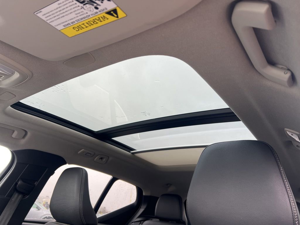 Used 2024 Volvo XC40 B5 Core image 11